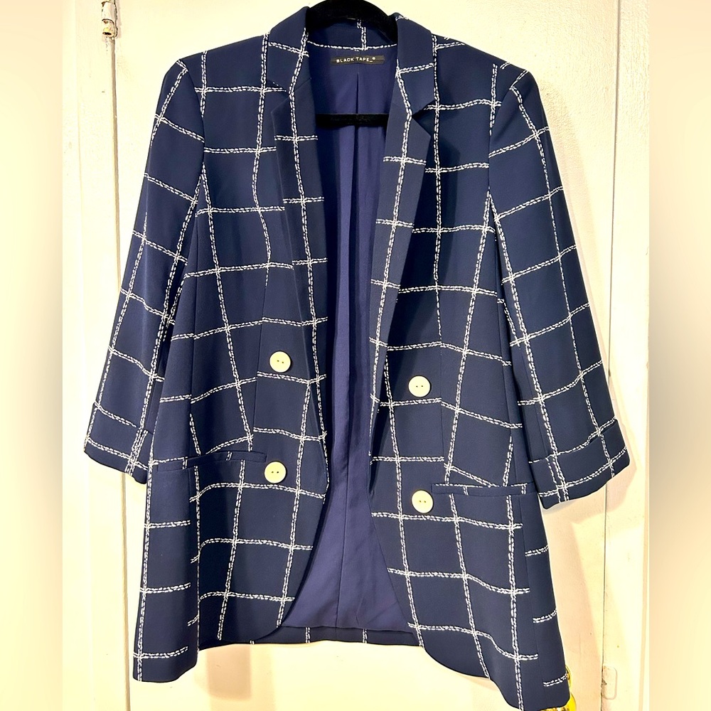 Urban Outfitters Women's Navy and White Padded Blazer (Brand New)